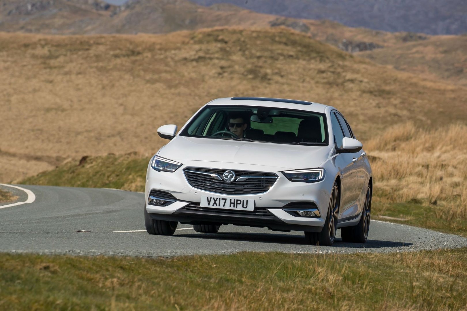 vauxhall_Insignia_2_generation__Liftback__24.jpg