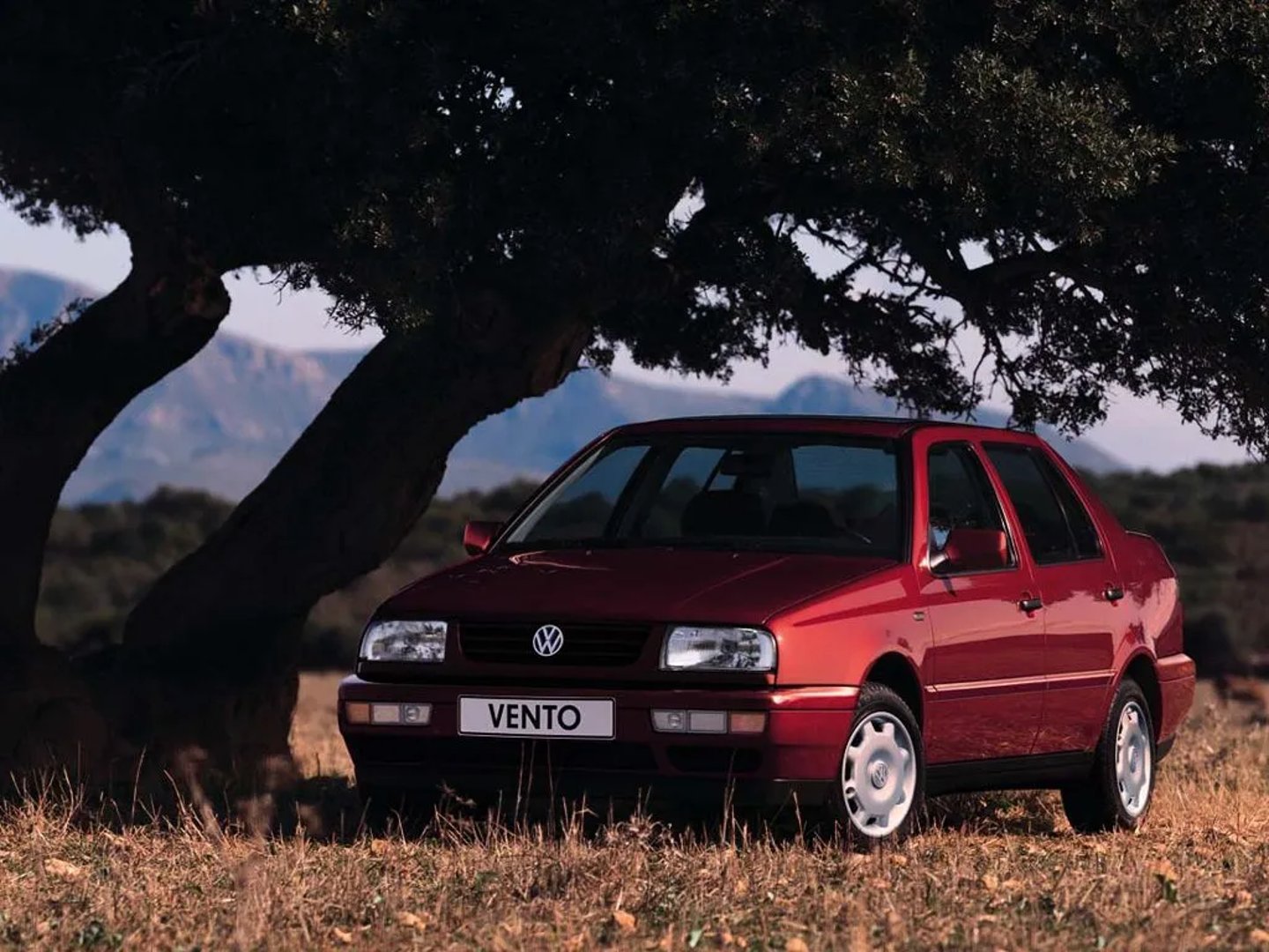 Volkswagen_Vento_1_generation__Sedan__6.jpg