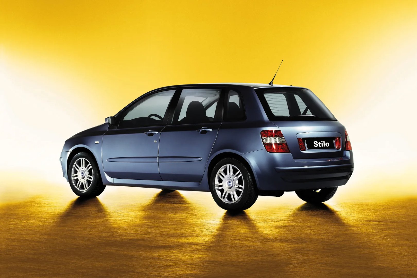 Fiat_Stilo_1_generation__Hatchback_5-door__1.jpg