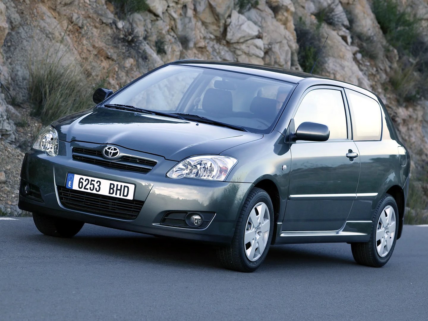 Toyota_Corolla_9_generation_restyling__Hatchback_3-door__10.jpg
