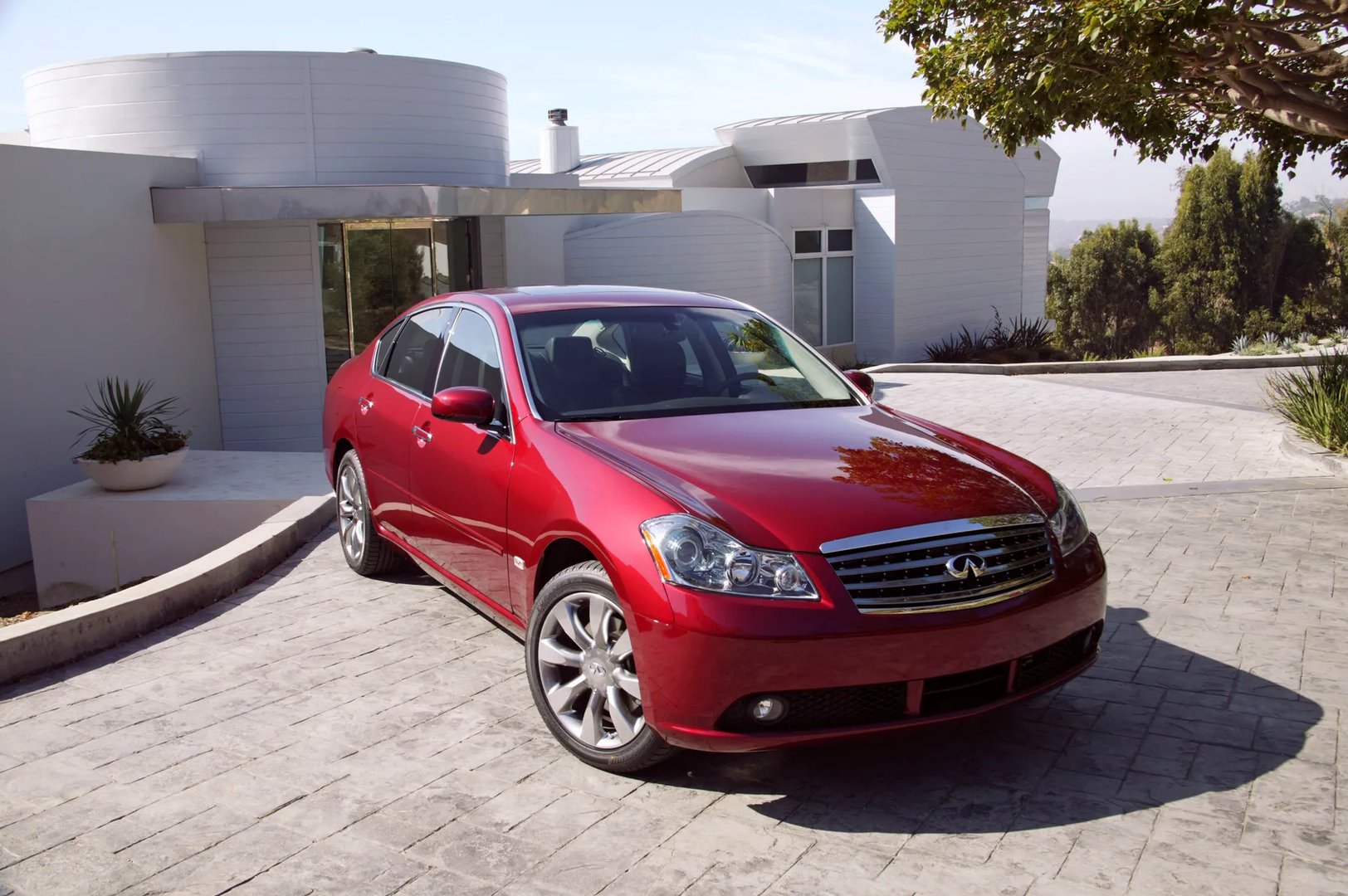 Infiniti_M_3_generation__Sedan__4.jpg
