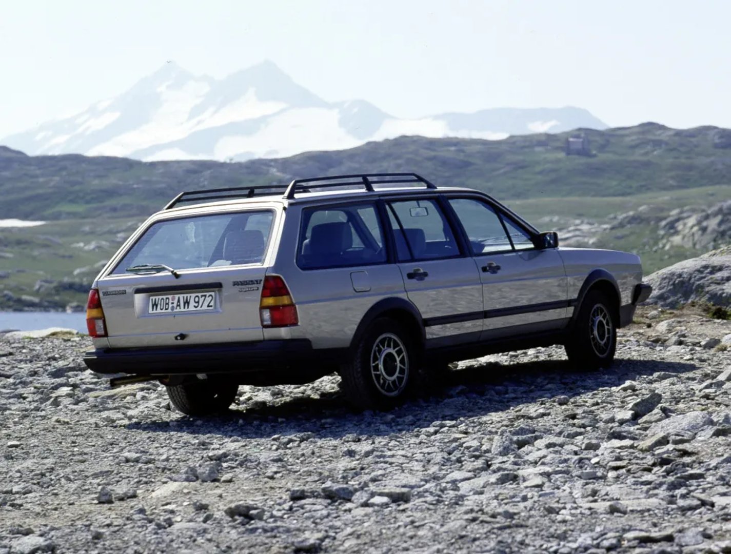 Volkswagen_Passat_2_generation__Estate_5-door__1.jpg