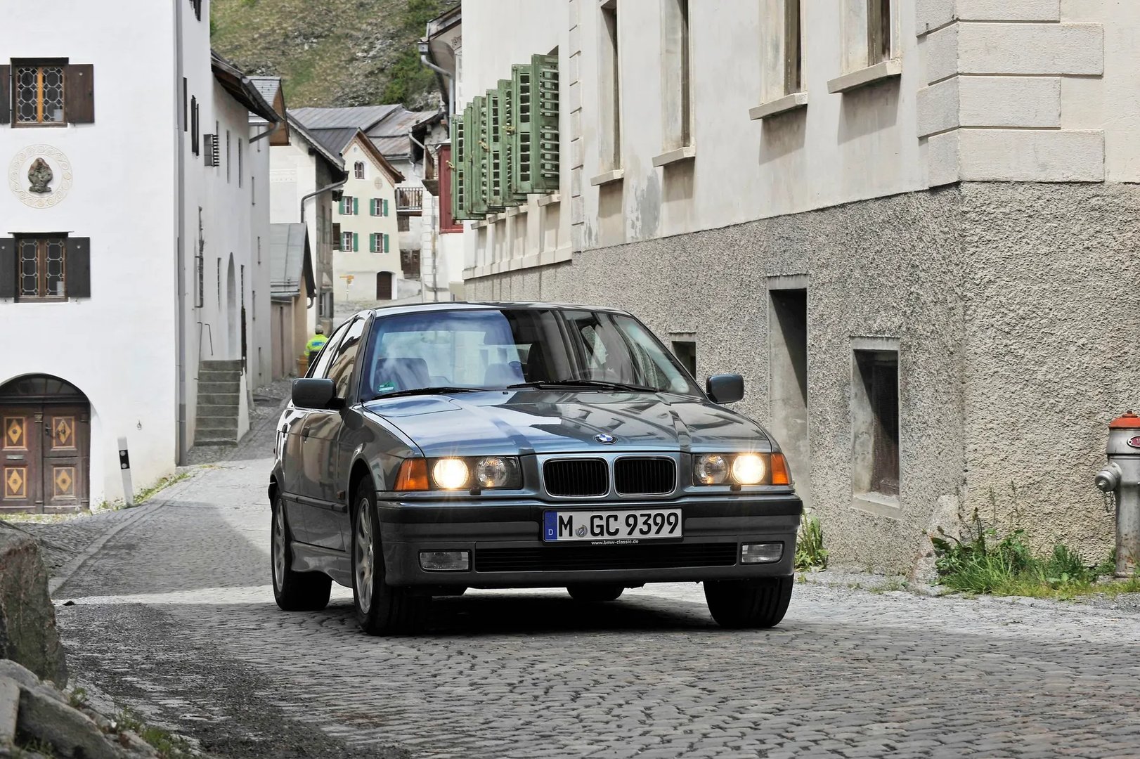 BMW_3_series_3_generation__Sedan__7.jpg
