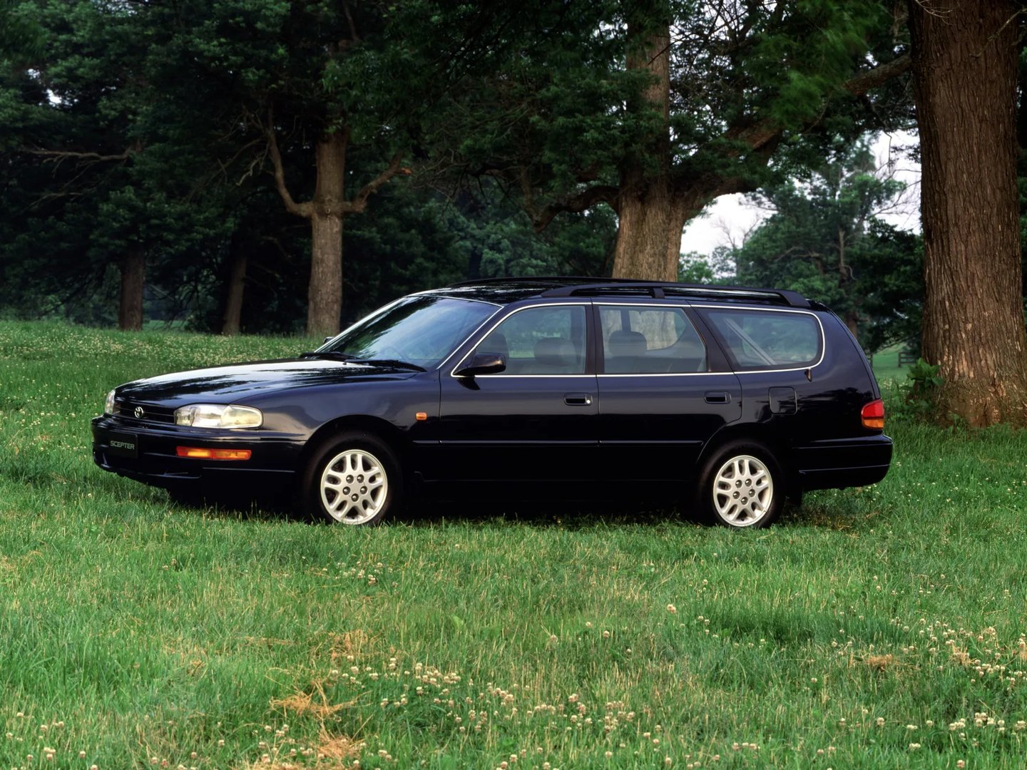 Toyota_Camry_3_generation__Estate_5-door__1.jpg