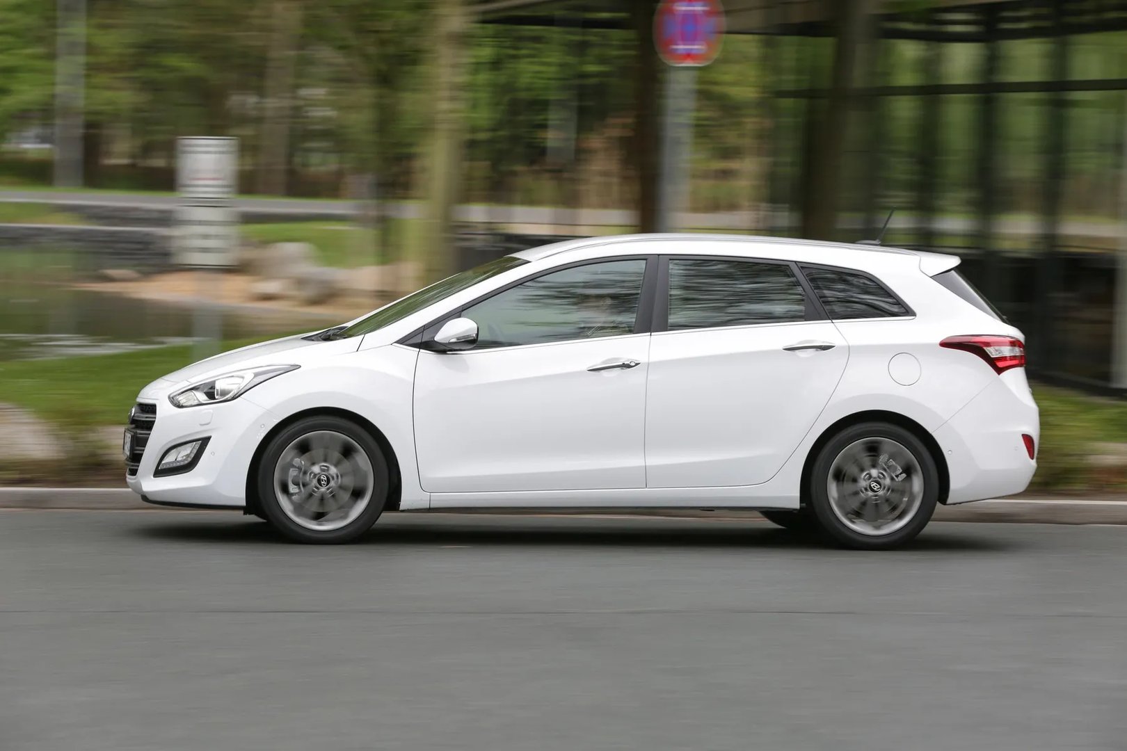 Hyundai_i30_2_generation_restyling__Estate_5-door__11.jpg