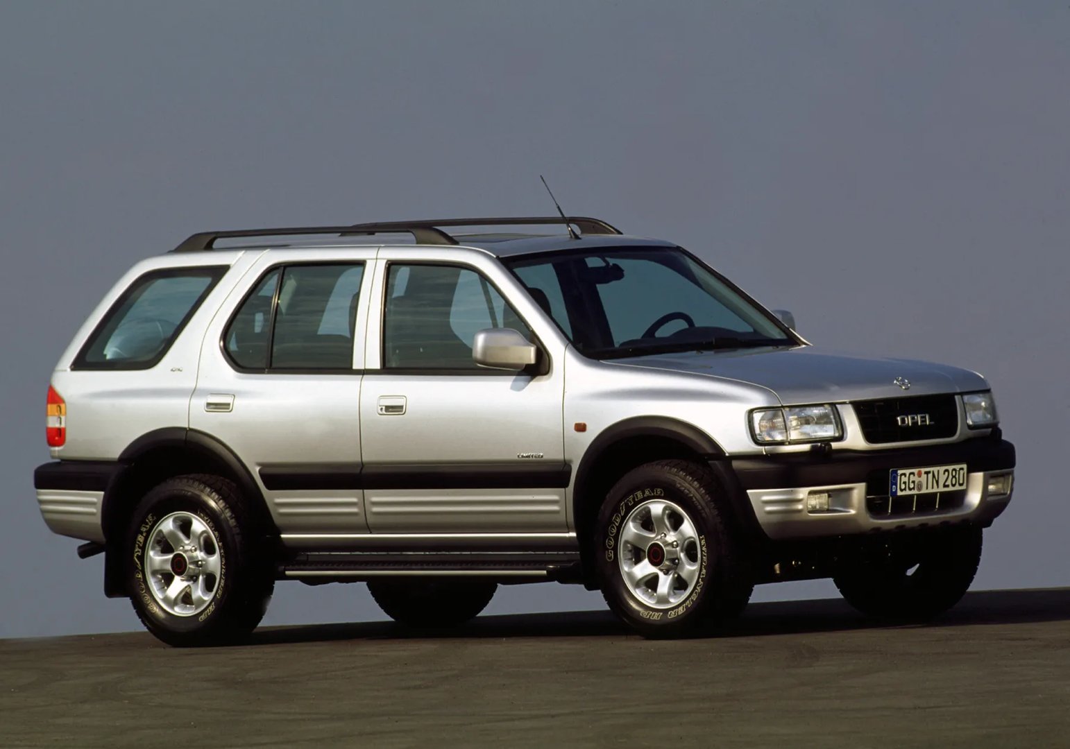 Opel_Frontera_2_generation__SUV_5-doors__3.jpg