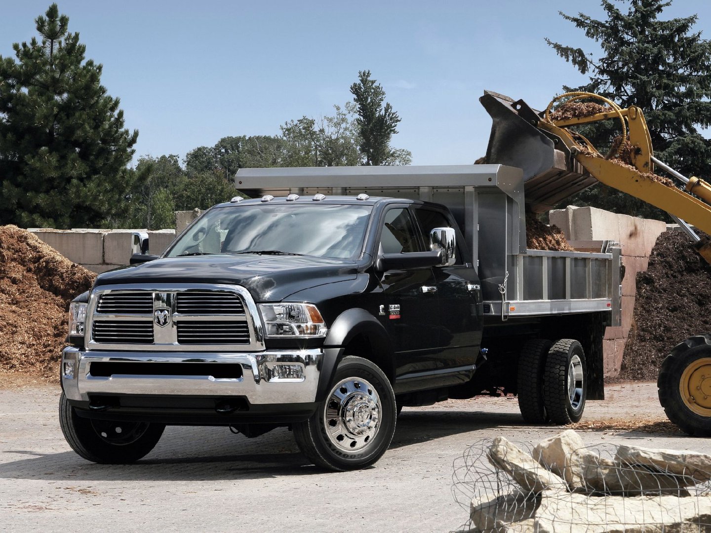 ram_Chassis_Cab_1_generation__Pickup_double-cab__3.jpg