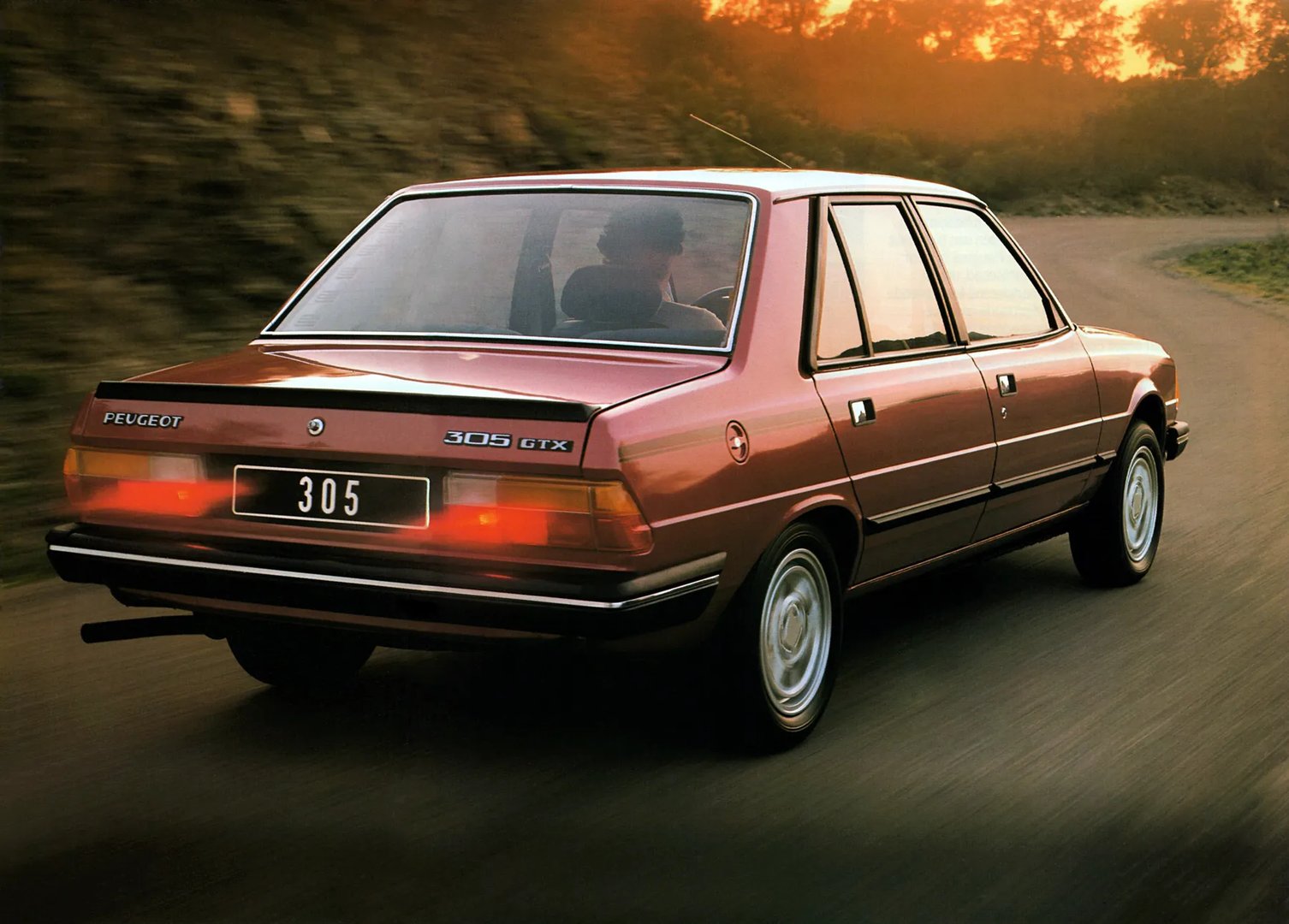 Peugeot_305_1_generation__Sedan__7.jpg