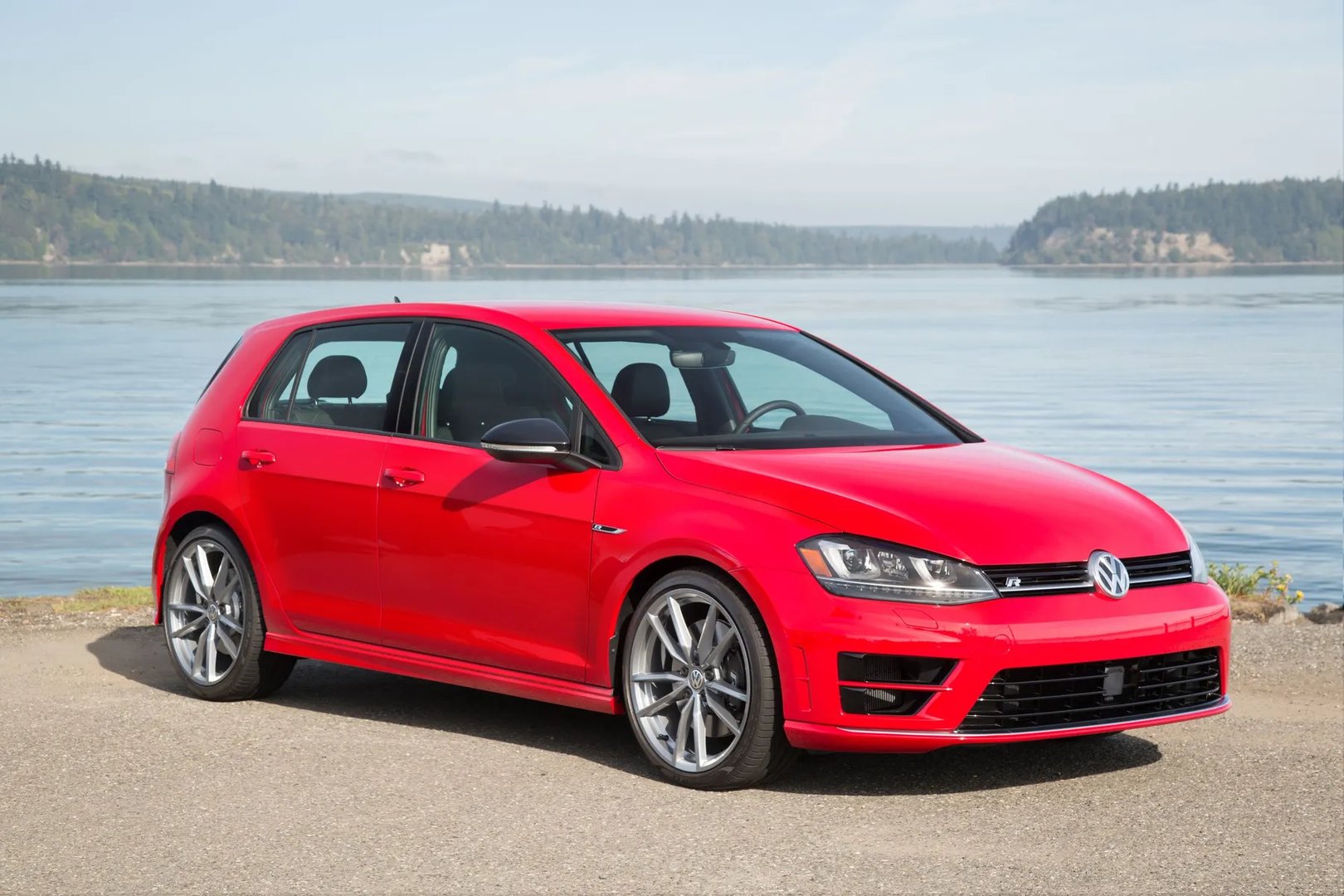 Volkswagen_Golf_R_7_generation__Hatchback_5-door__main.jpg