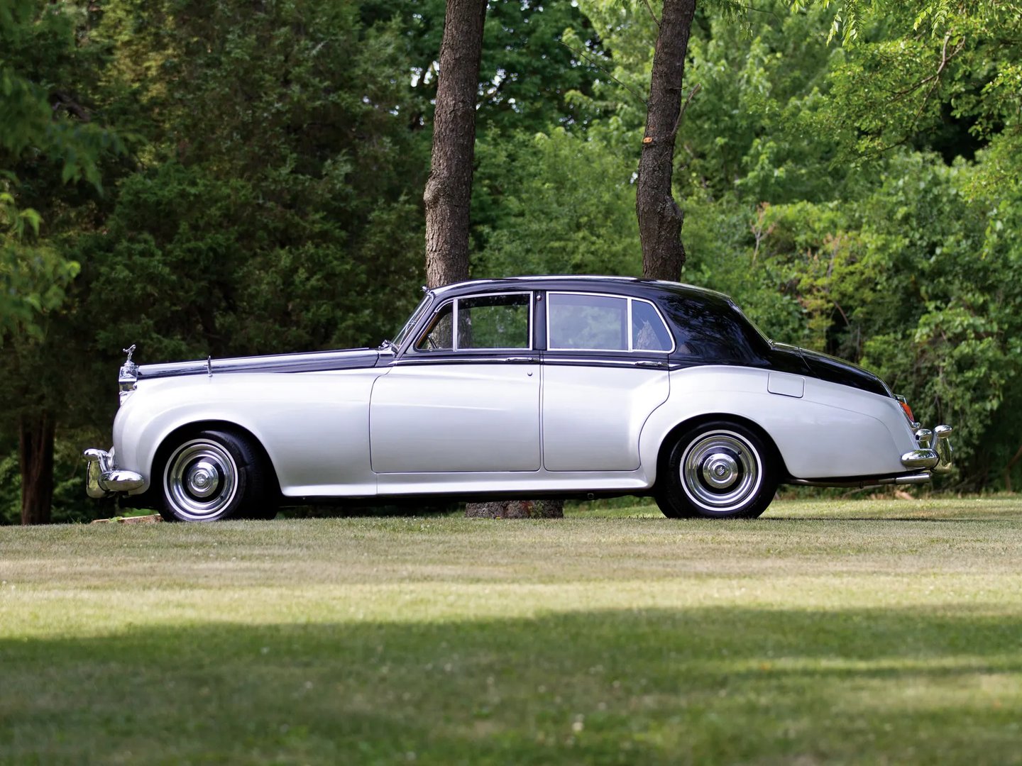Rolls-Royce_Silver_Cloud_1_generation__Sedan__11.jpg