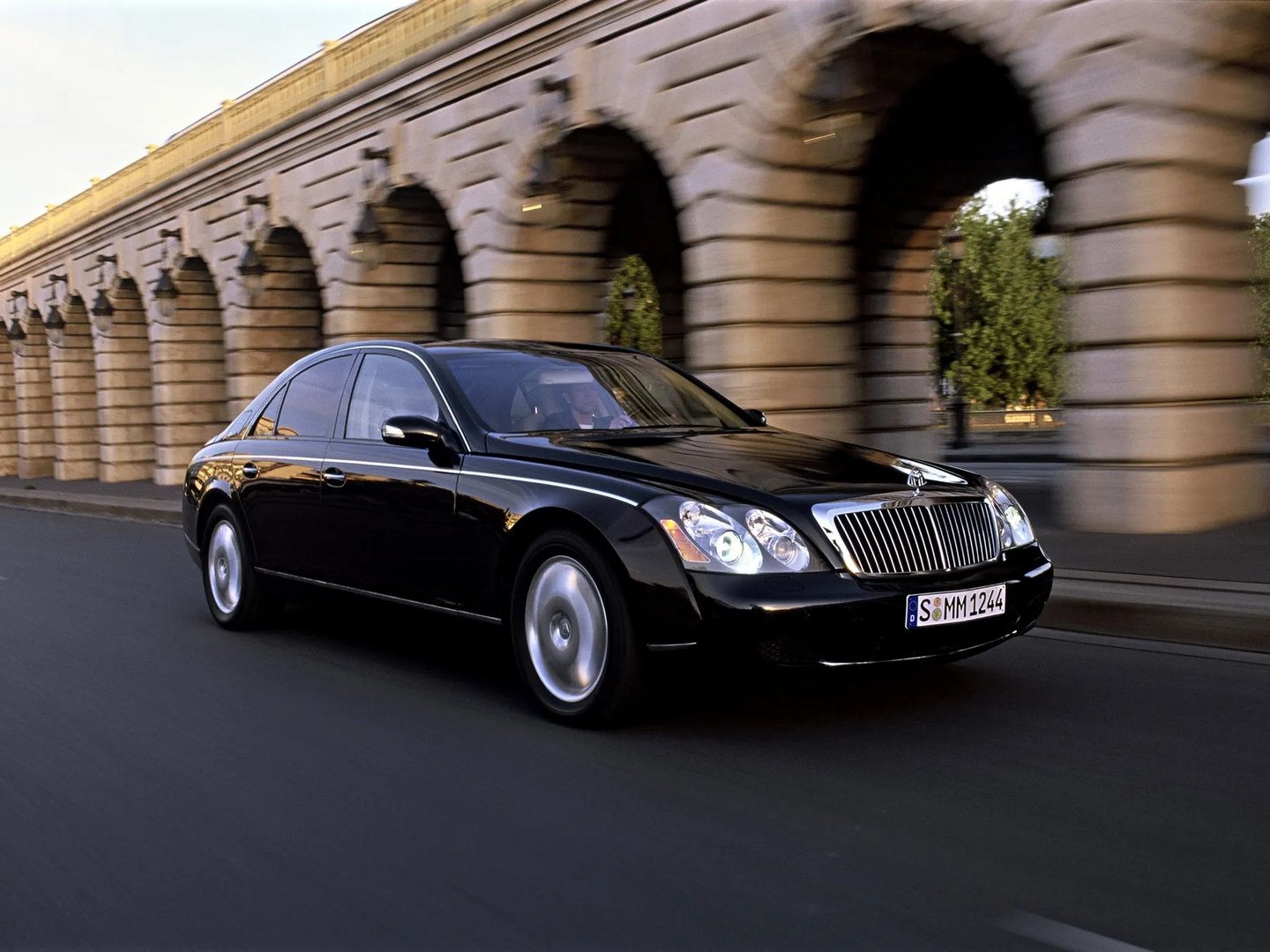 Maybach_57_1_generation__Sedan__8.jpg