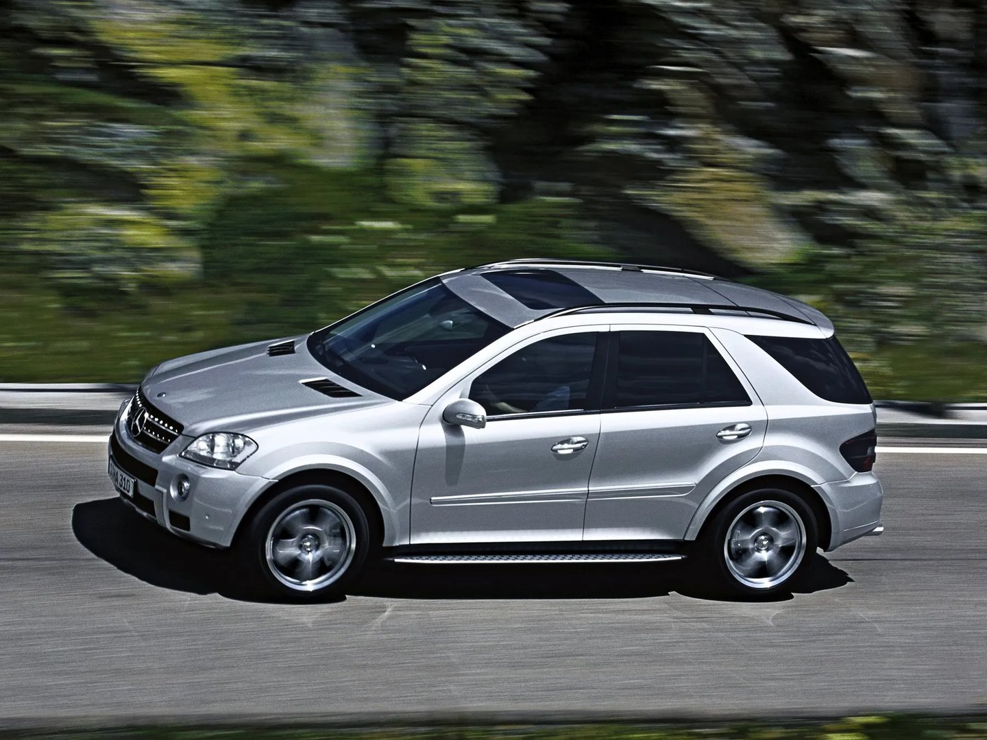 Mercedes_M-Class_AMG_2_generation__SUV_5-doors__4.jpg