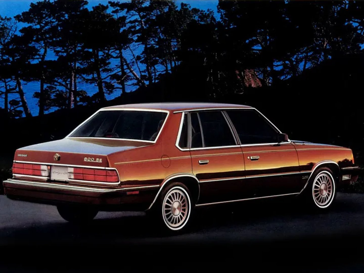 Dodge_600_1_generation__Sedan__2.jpg