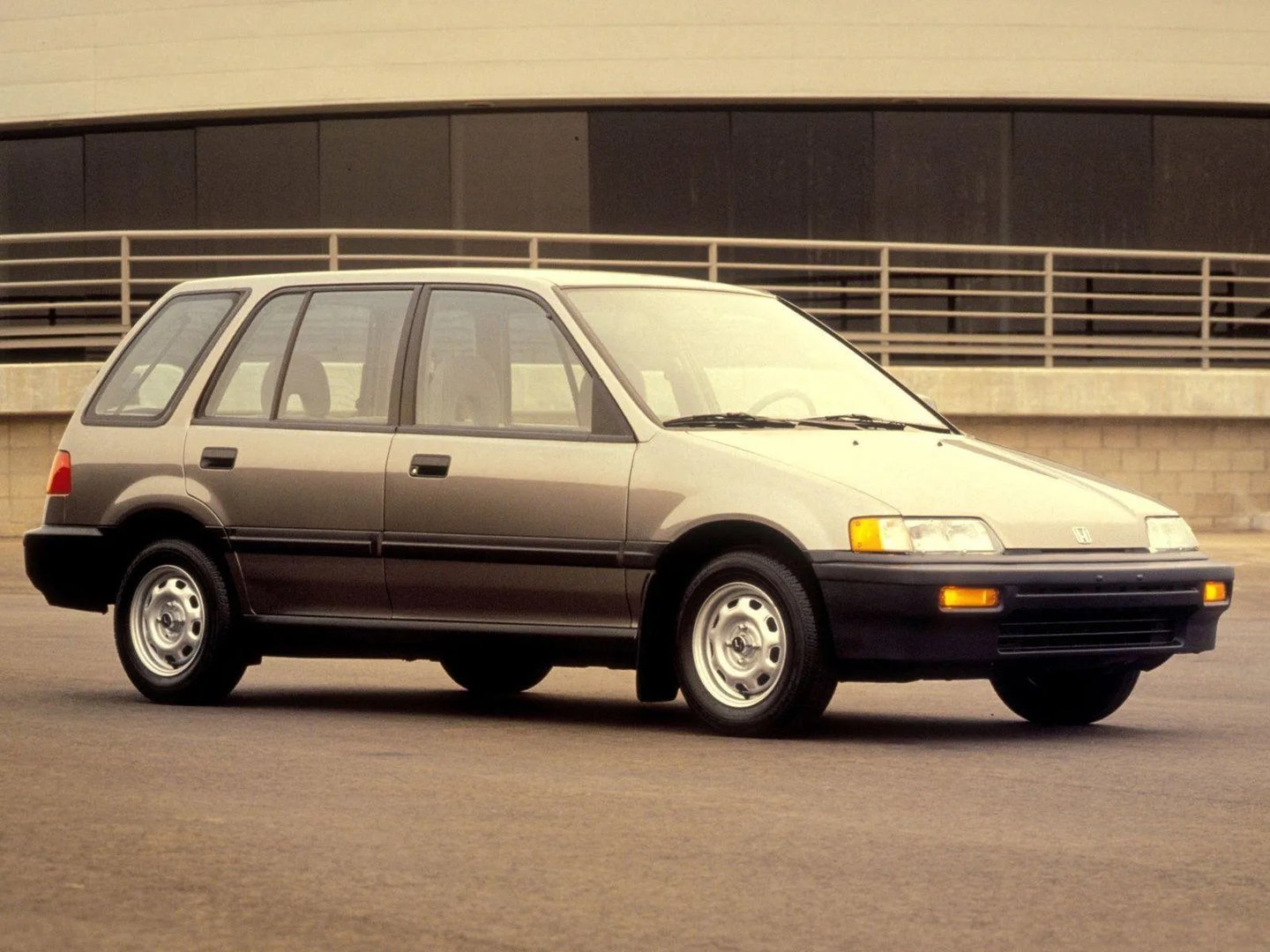 Honda_Civic_4_generation__Estate_5-door__4.jpg