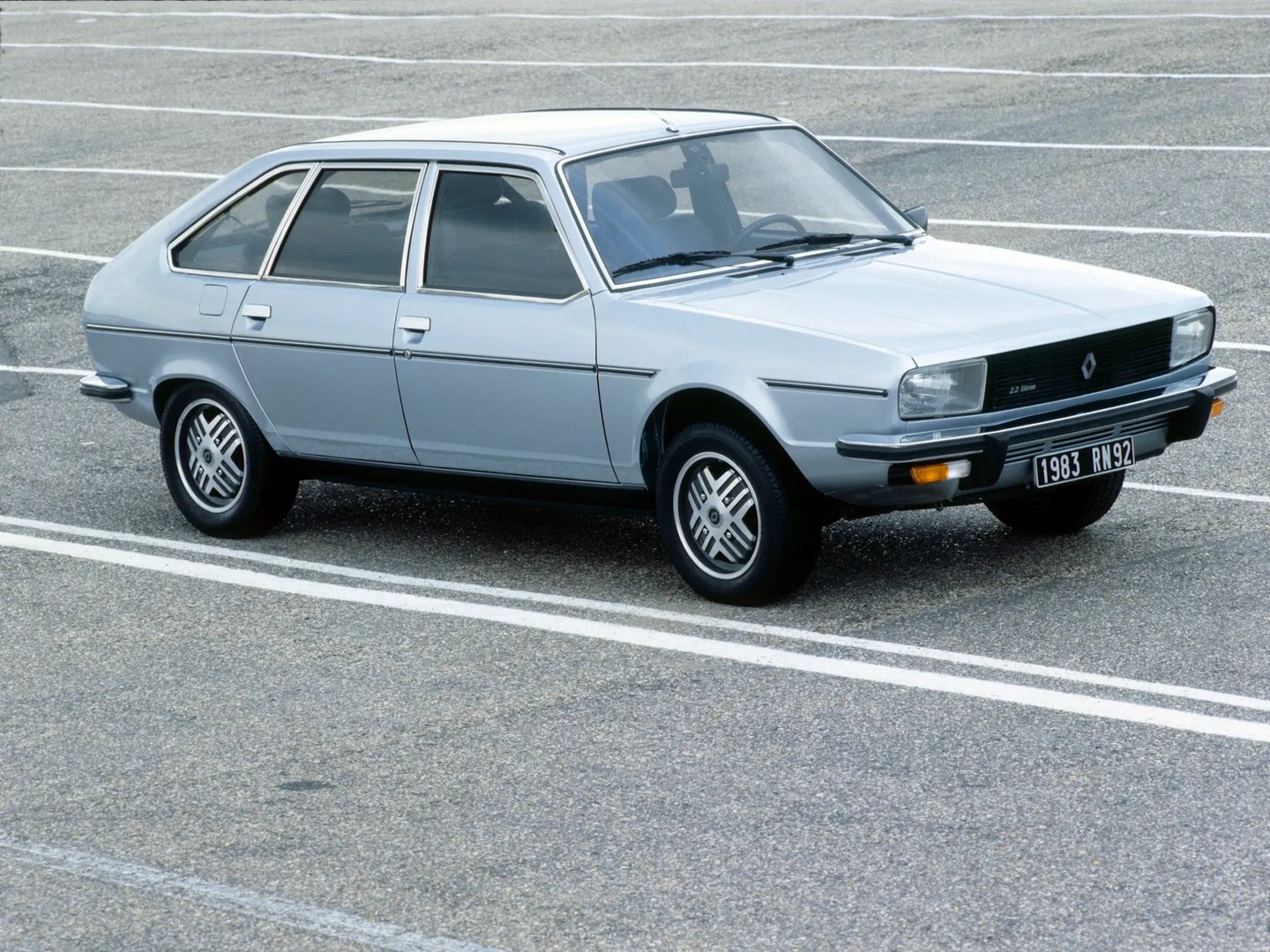 Renault_20_1_generation__Hatchback_5-door__10.jpg