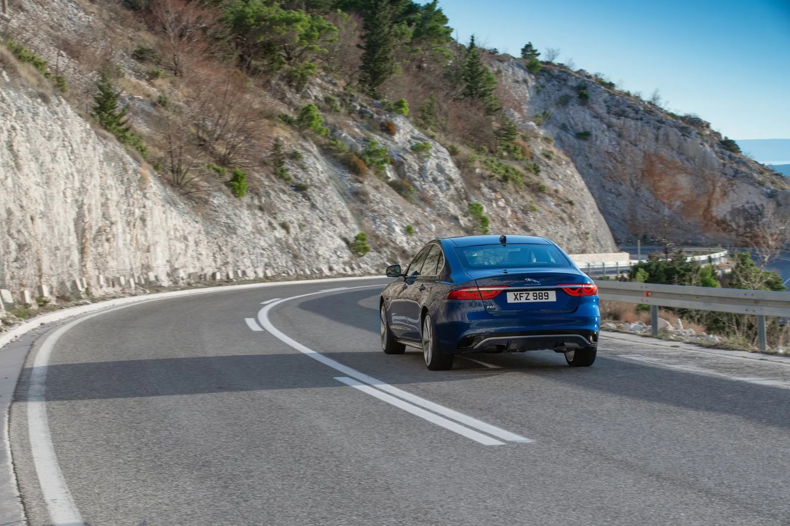 Jaguar_XF_2_generation_restyling__Sedan__9.jpg