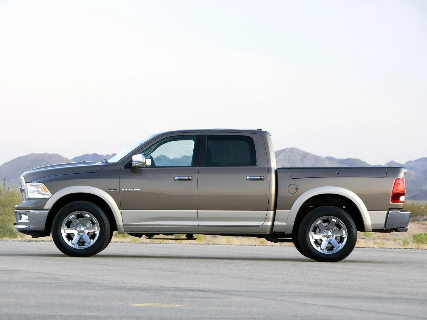 Dodge_RAM_4_generation__Pickup_double-cab__4.jpg