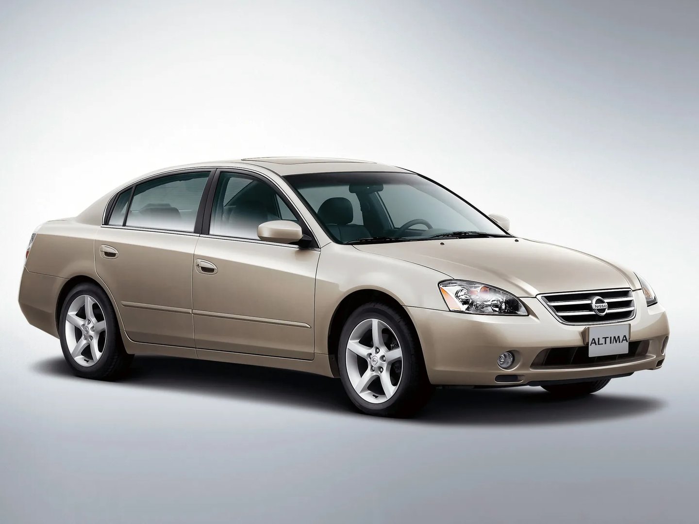 Nissan_Altima_3_generation__Sedan__3.jpg