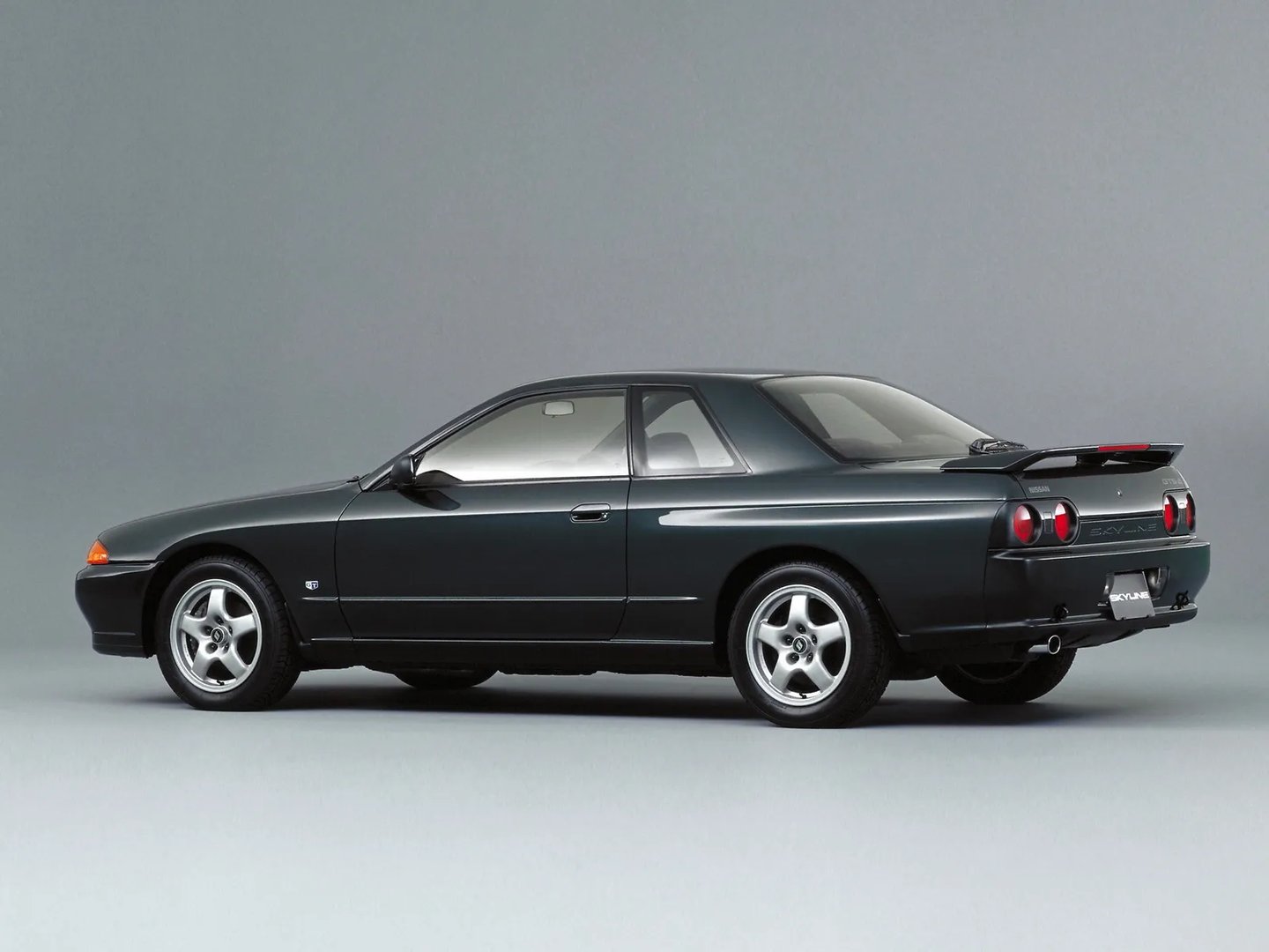 Nissan_Skyline_8_generation__Coupe__4.jpg