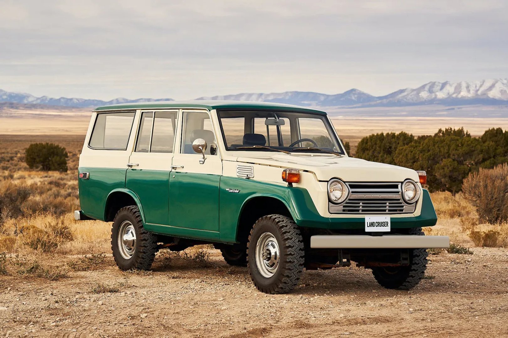Toyota_LC_6_generation__SUV_5-doors__7.jpg