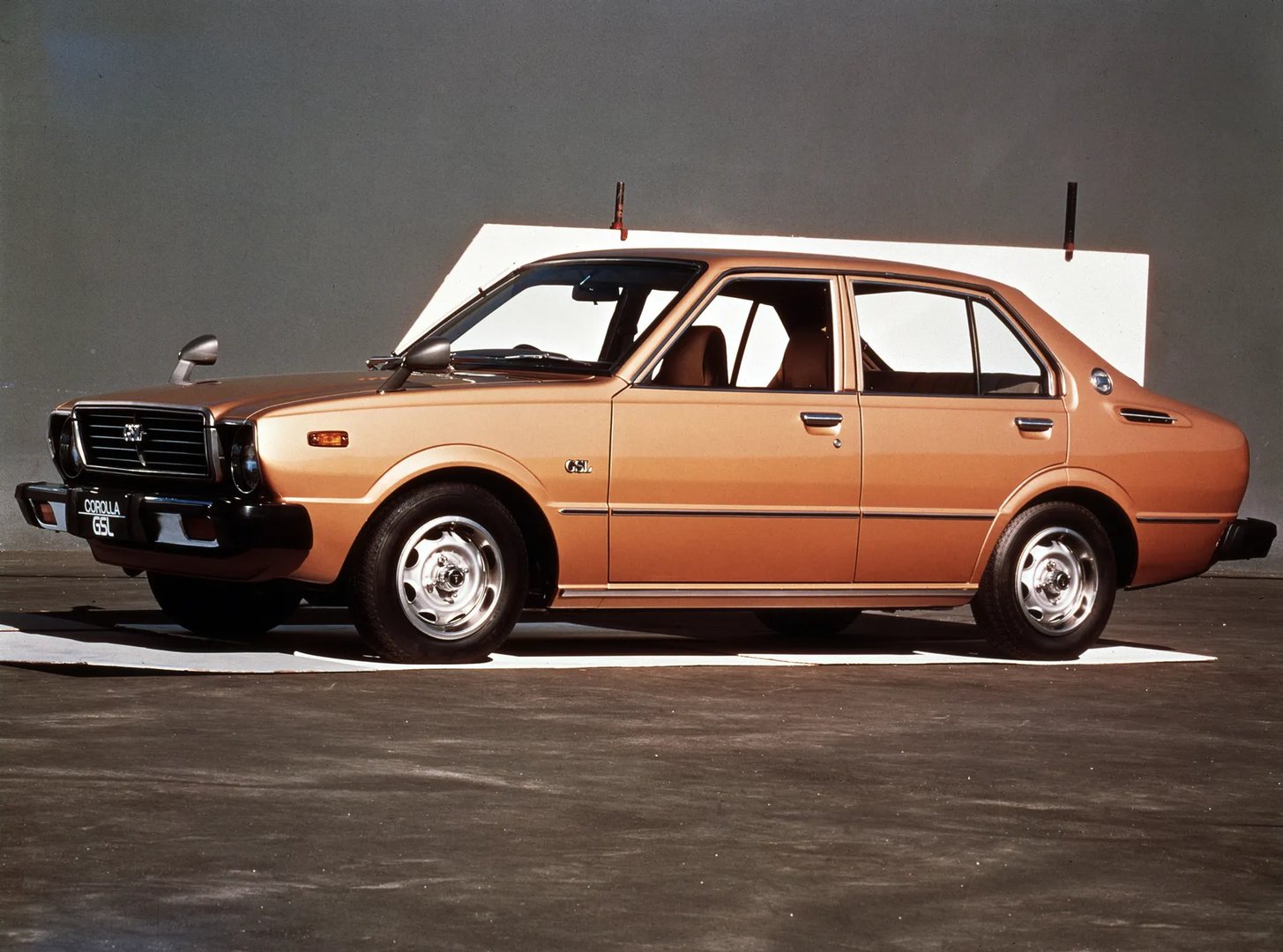 Toyota_Corolla_3_generation__Sedan__6.jpg