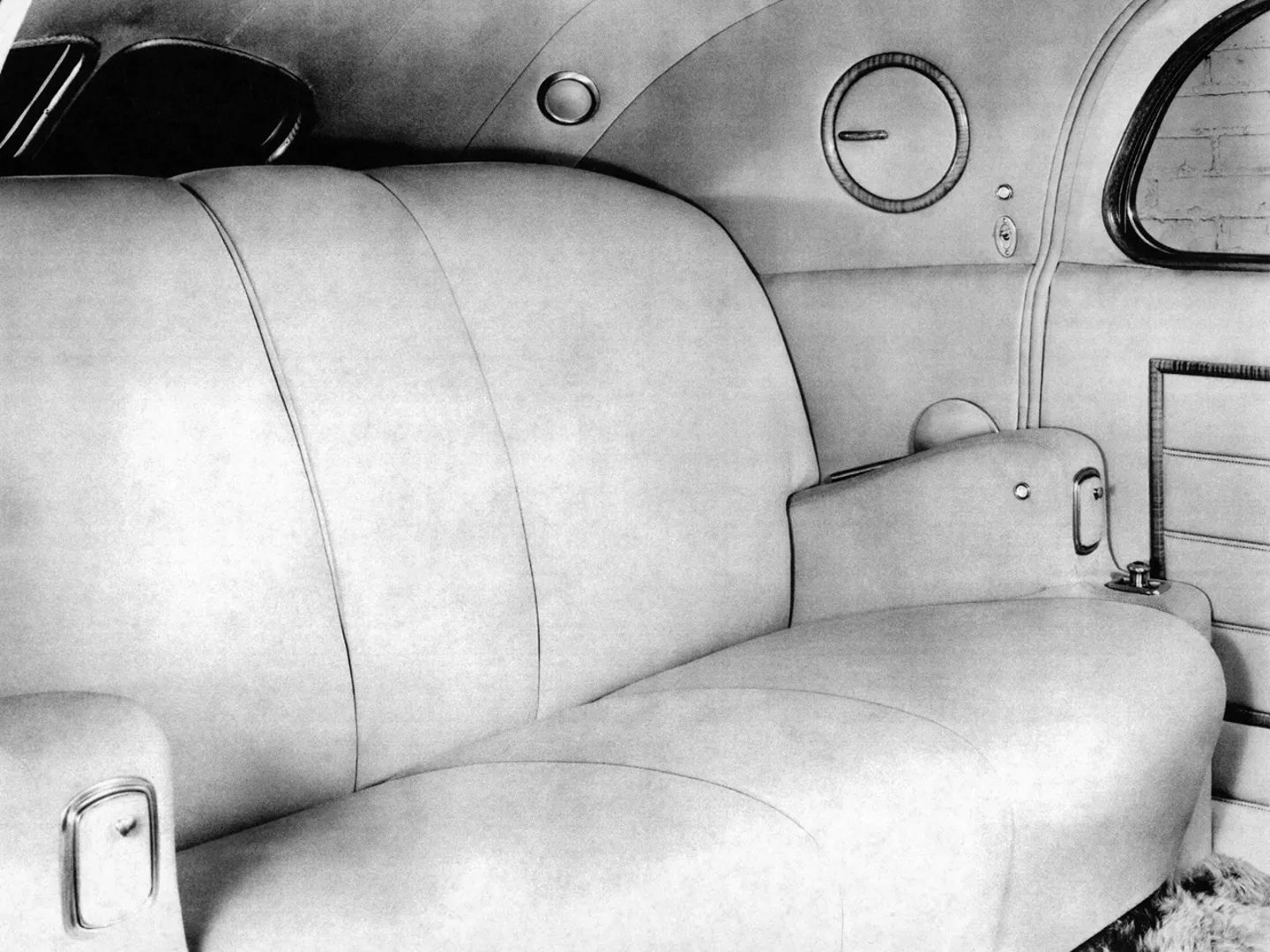 Chrysler_Imperial_4_generation__Sedan__3.jpg