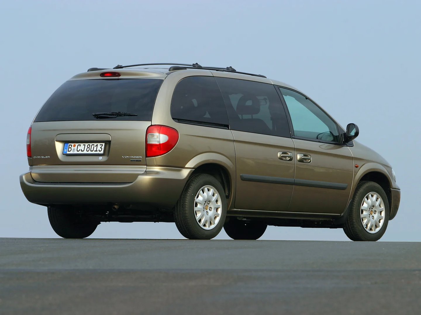 Chrysler_Grand_Voyager_4_generation_restyling__Minivan__2.jpg