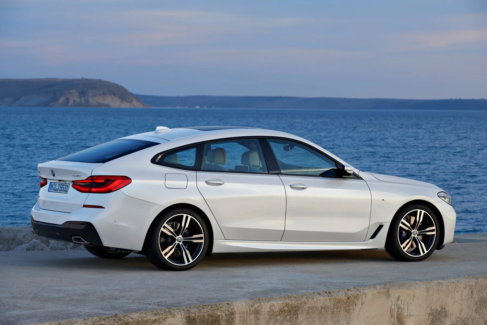 BMW_6_series_4_generation__Liftback__11.jpg