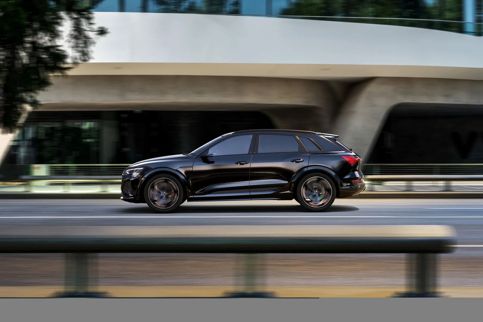 Audi_SQ8_e-tron_1_generation_restyling__SUV_5-doors__11.jpg