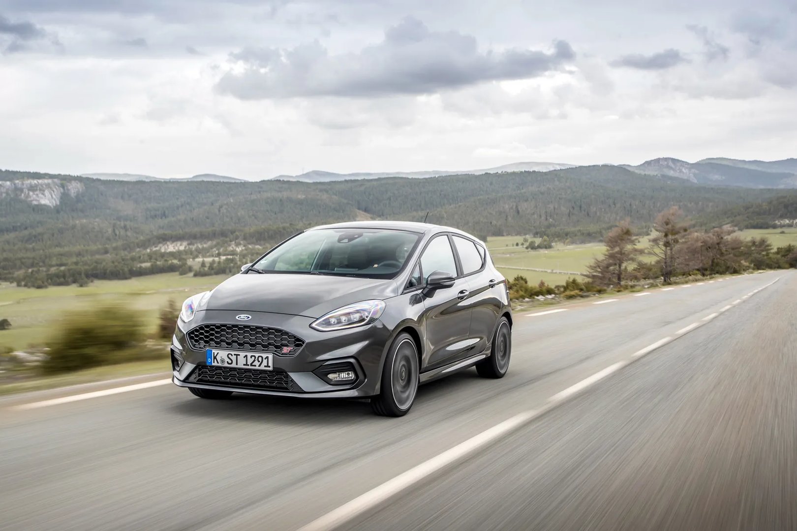 Ford_Fiesta_ST_7_generation__Mini_5-doors__1.jpg