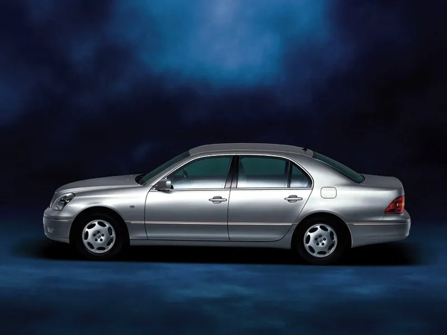 Toyota_Celsior_3_generation__Sedan__2.jpg