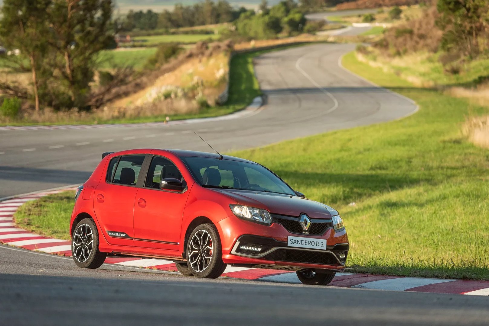 Renault_Sandero_RS_1_generation_restyling_1__Hatchback_5-door__11.jpg