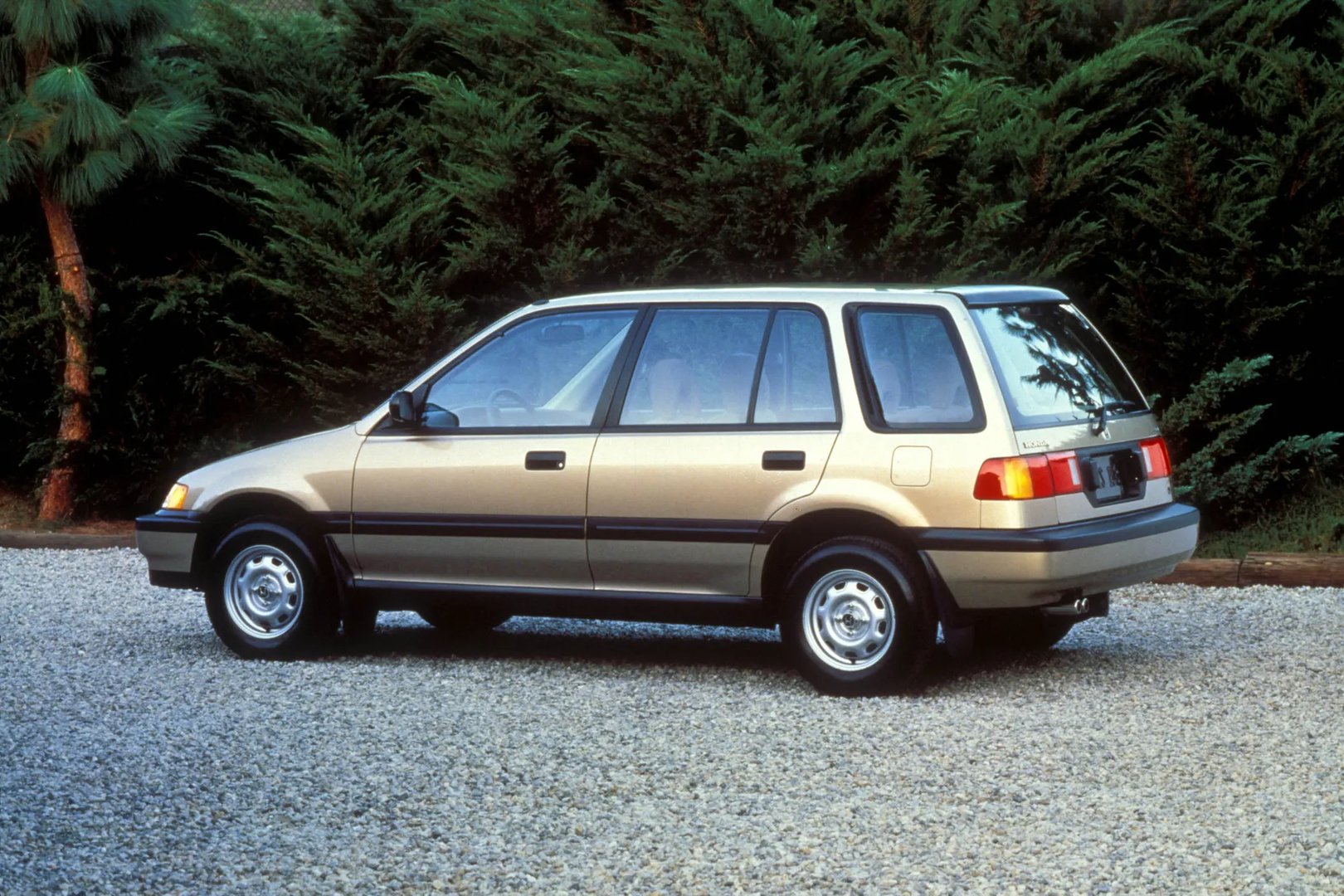 Honda_Civic_(USA)_4_generation__Estate_5-door__5.jpg