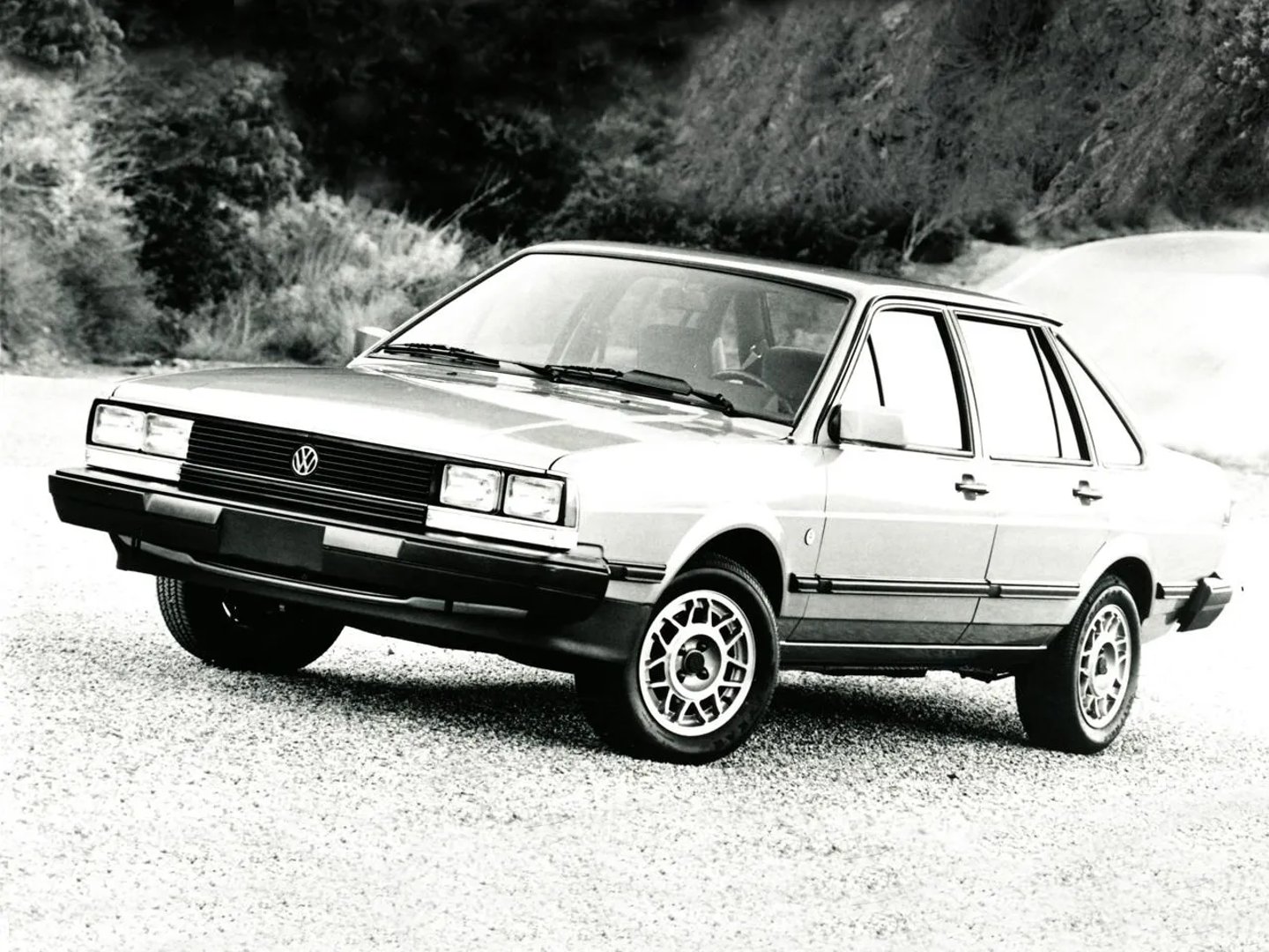 Volkswagen_Quantum_1_generation__Sedan__1.jpg