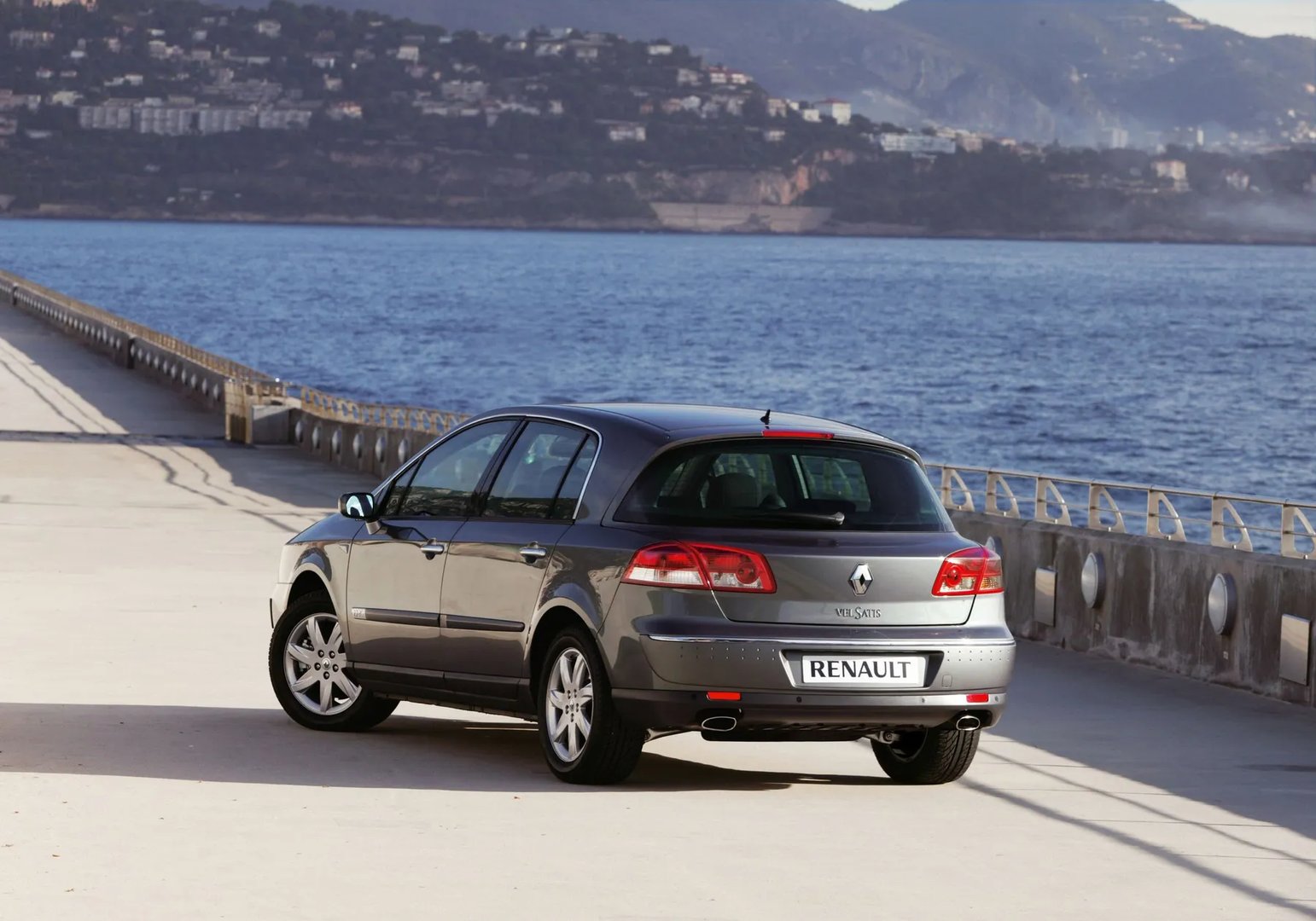 Renault_Vel_Satis_1_generation_restyling__Hatchback_5-door__5.jpg