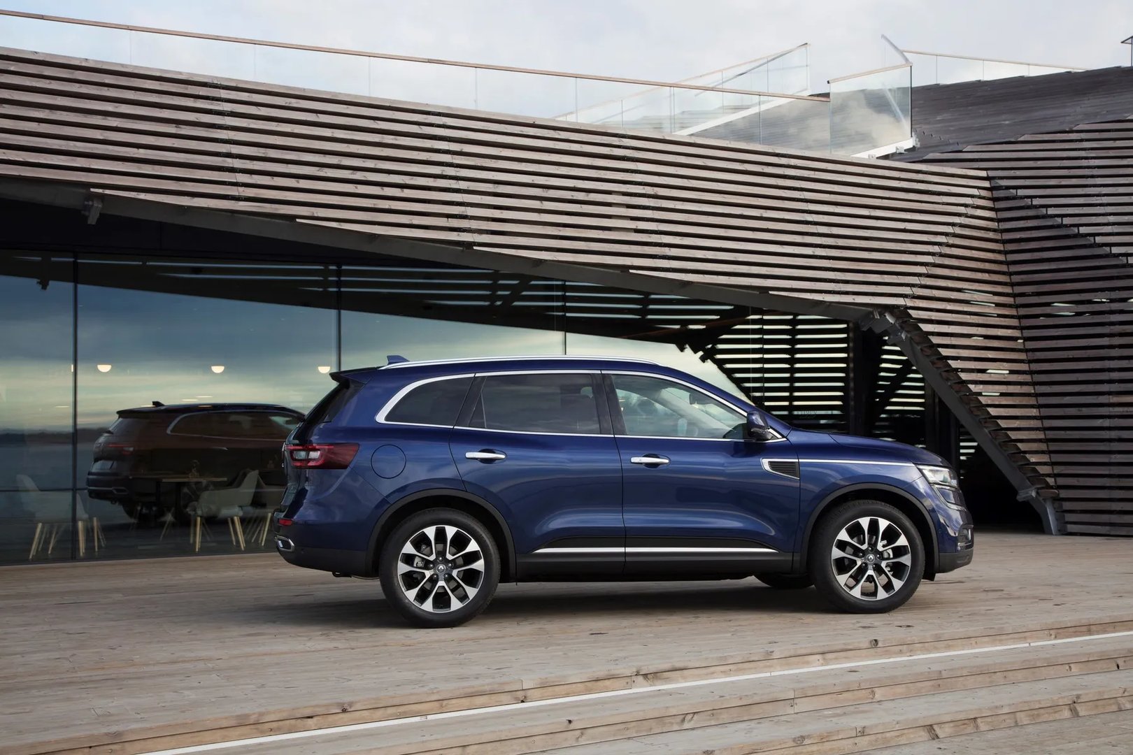 Renault_Koleos_2_generation__SUV_5-doors__4.jpg