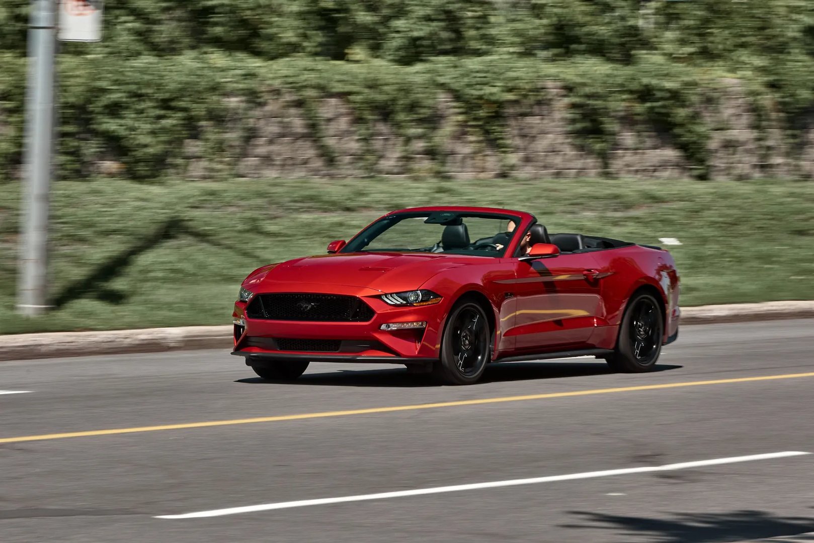 Ford_Mustang_6_generation_restyling__Cabrio__3.jpg