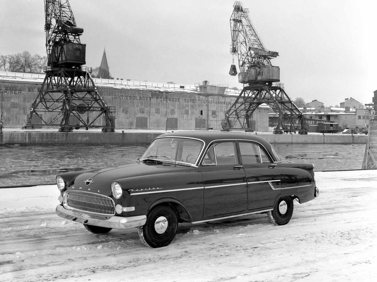 Opel_Kapitan_2_generation__Sedan__8.jpg