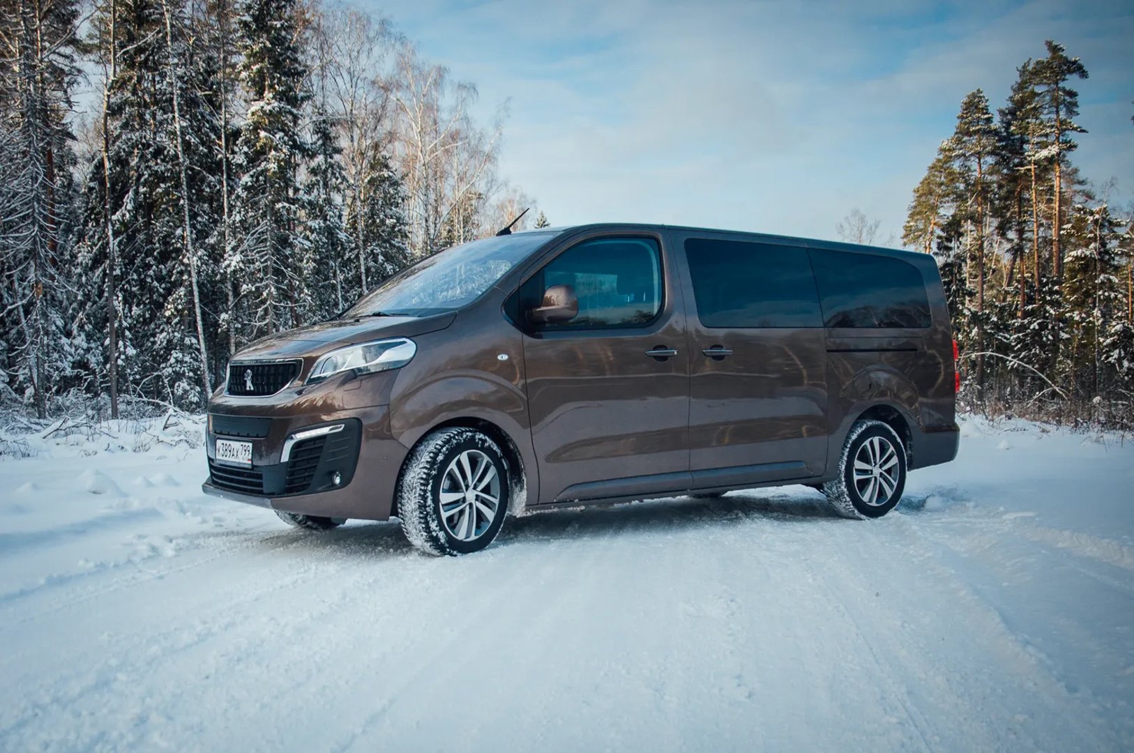 Peugeot_Traveller_1_generation__Minivan_Long__6.jpg