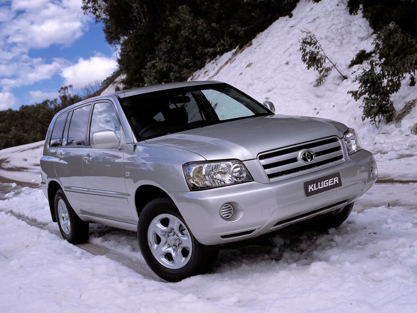 Toyota_Kluger_1_generation_restyling__SUV_5-doors__10.jpg