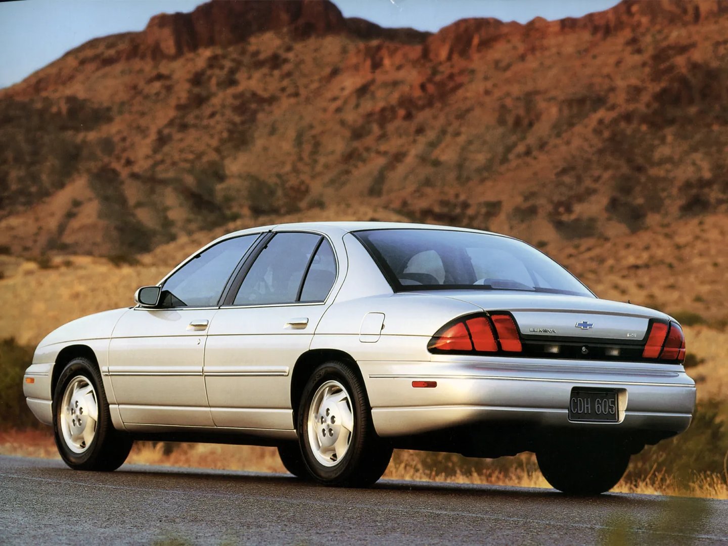 Chevrolet_Lumina_1_generation__Sedan__12.jpg