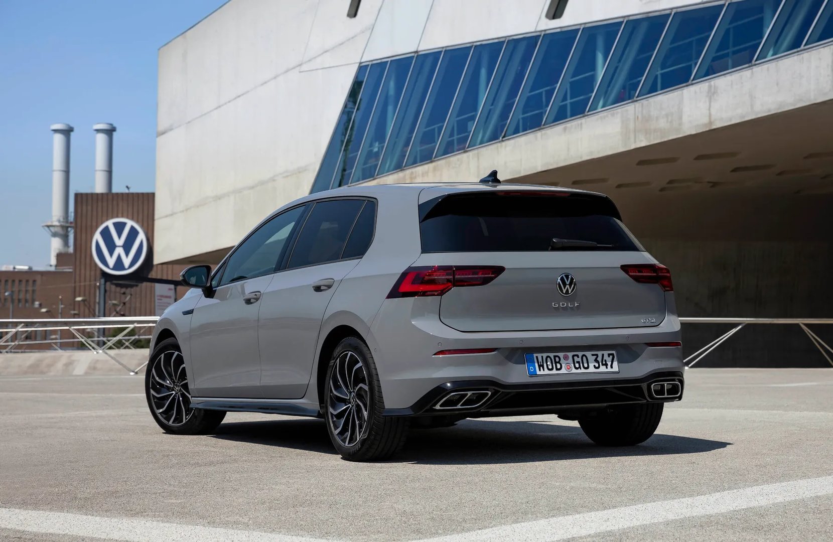 Volkswagen_Golf_8_generation__Hatchback_5-door__6.jpg