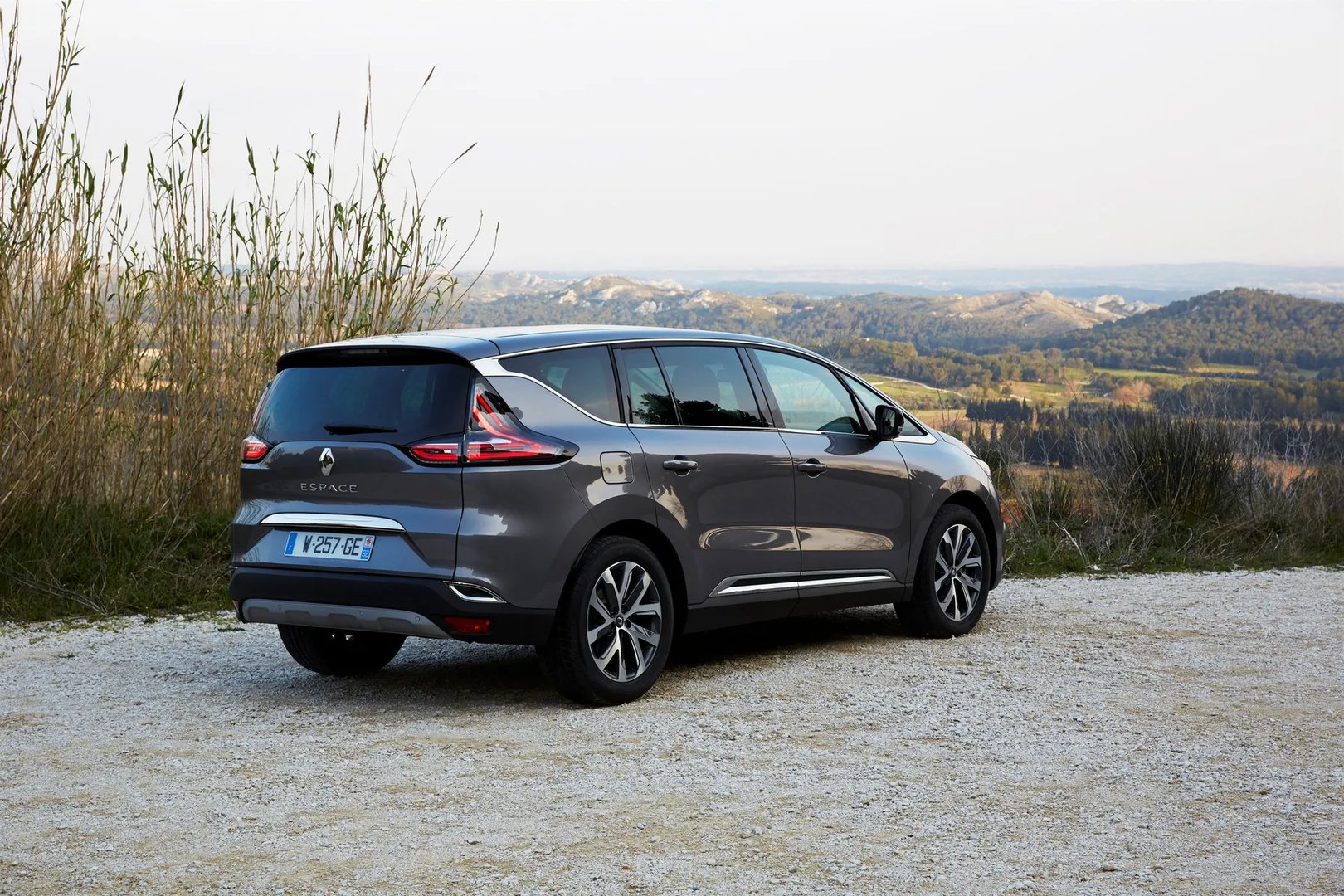 Renault_Espace_5_generation__Minivan__8.jpg
