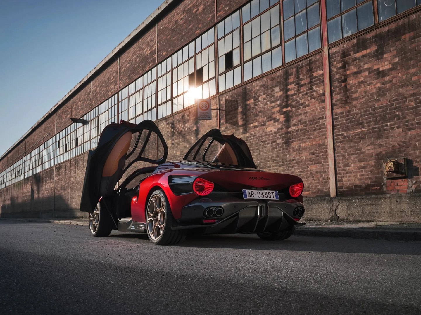 Alfa Romeo_33_Stradale_2_generation__Coupe__9.jpg