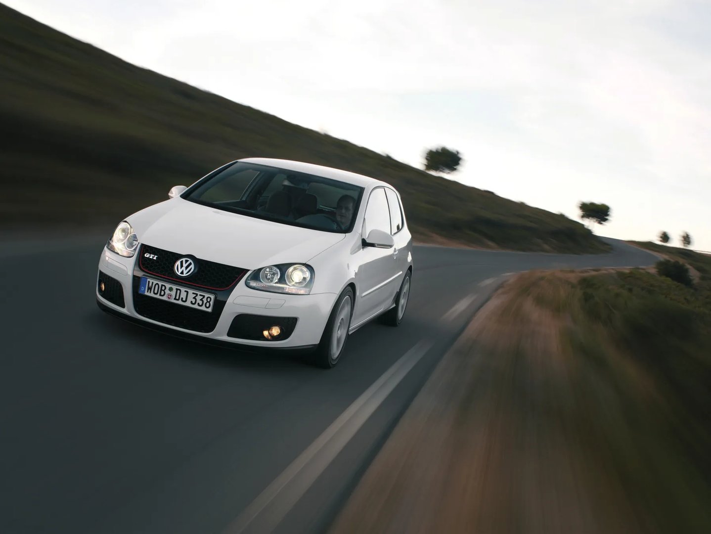 Volkswagen_Golf_GTI_5_generation__Hatchback_3-door__4.jpg