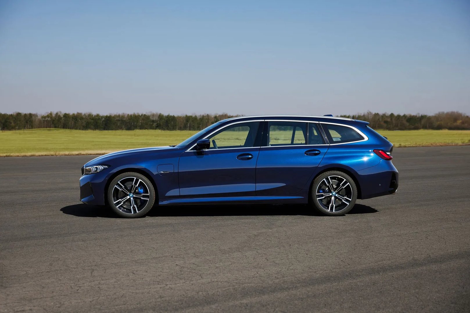 BMW_3_series_7_generation_restyling_1__Estate_5-door__4.jpg