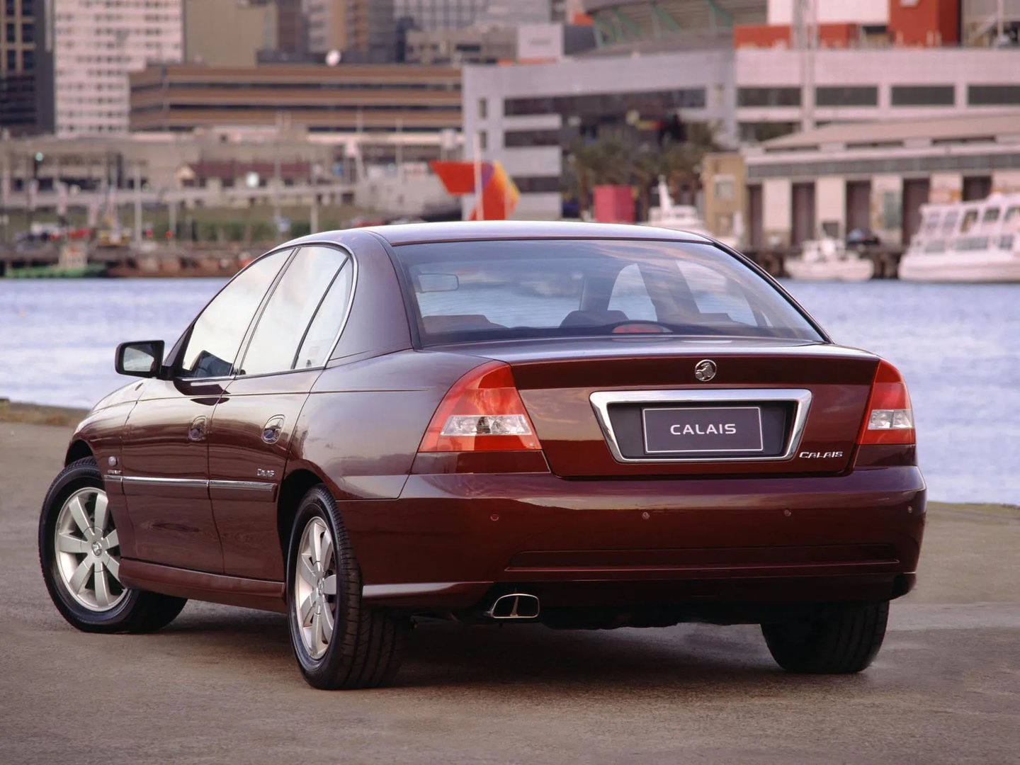 Holden_Calais_3_generation__Sedan__3.jpg