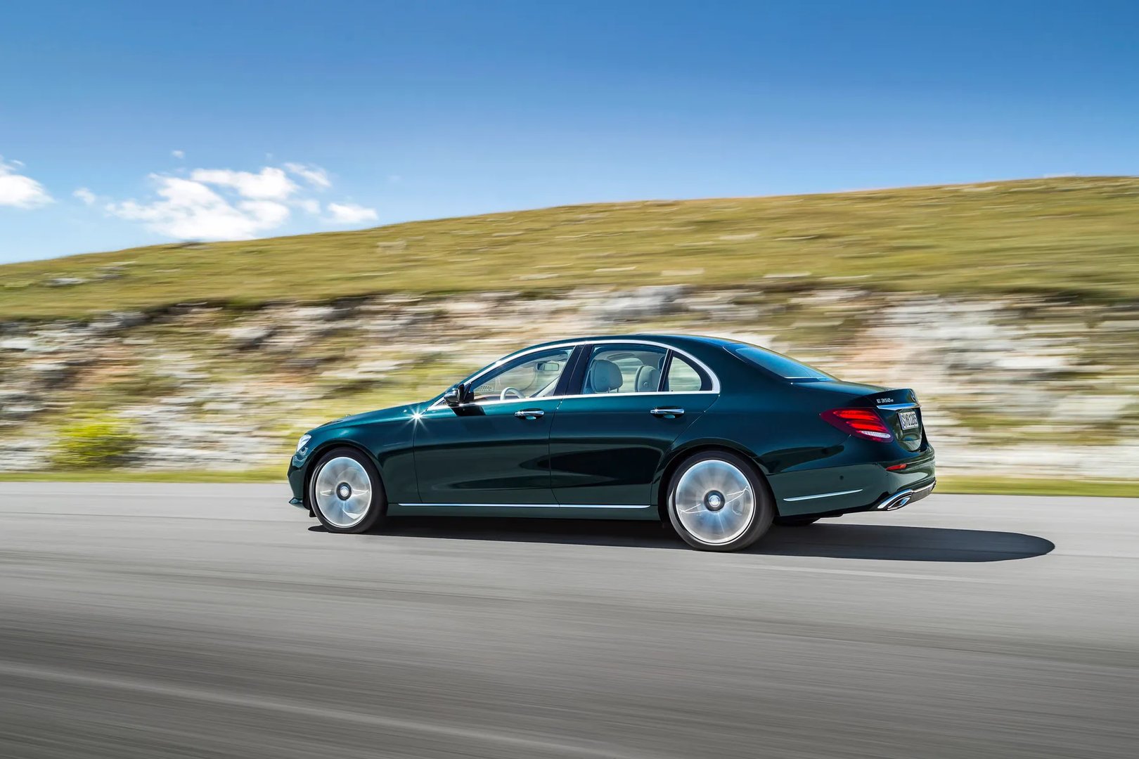 Mercedes_E-Class_5_generation__Sedan__4.jpg