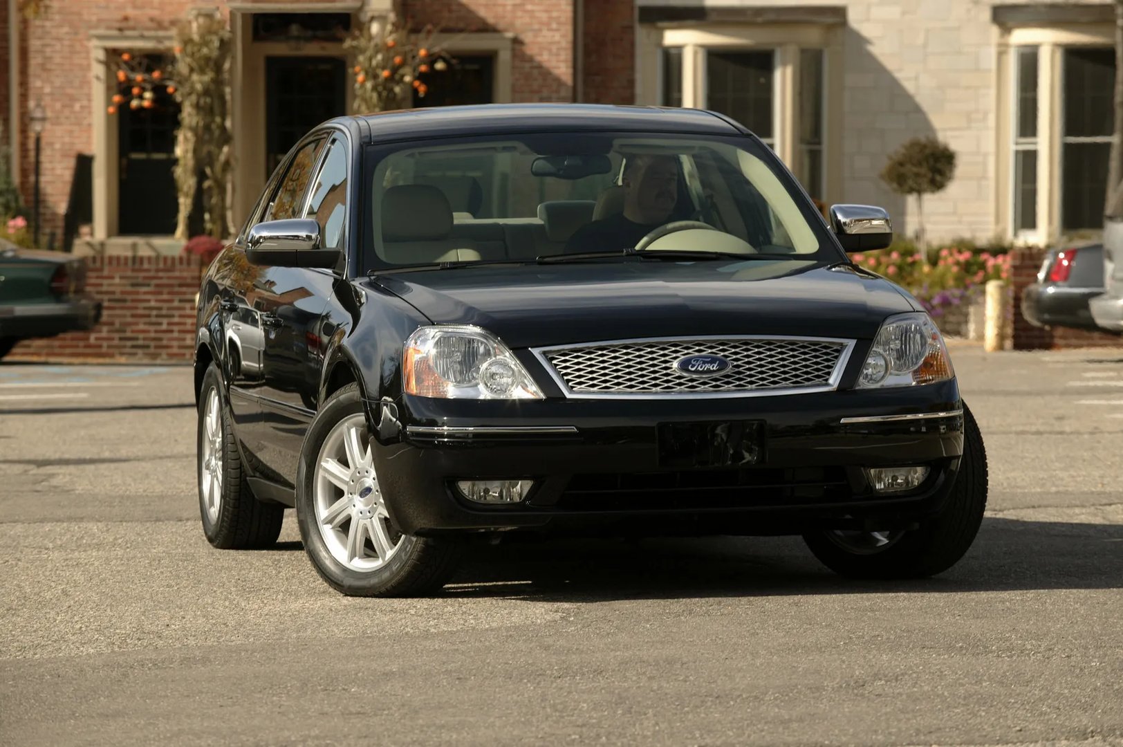 Ford_Five_Hundred_1_generation__Sedan__2.jpg