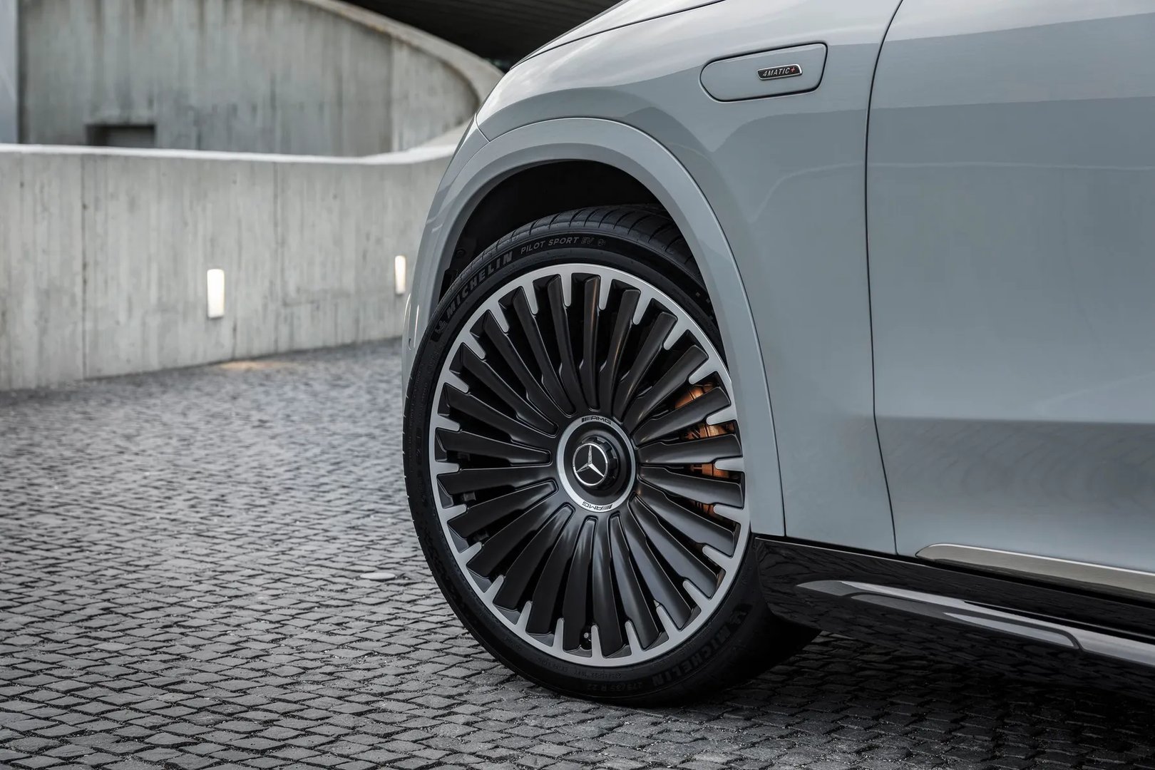 Mercedes_EQE_SUV_AMG_1_generation__SUV_5-doors__12.jpg
